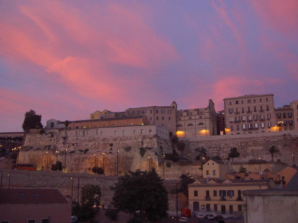 L'Arco Cagliari Bed & Breakfast ภายนอก รูปภาพ
