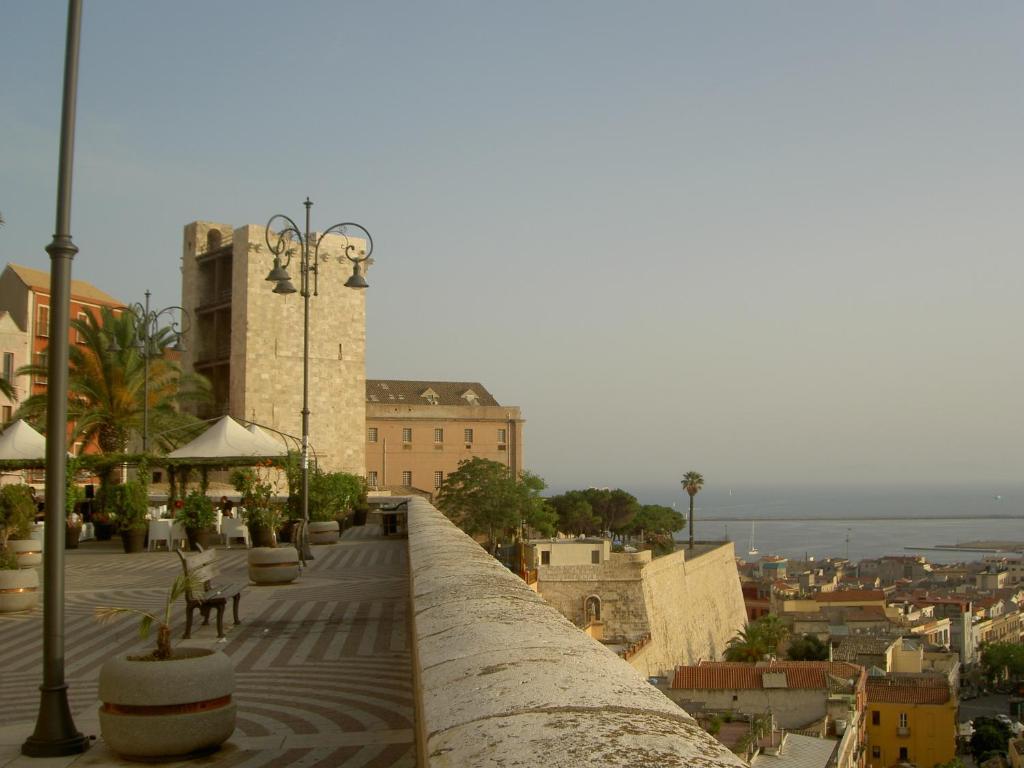 L'Arco Cagliari Bed & Breakfast ภายนอก รูปภาพ