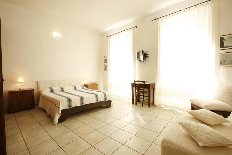 L'Arco Cagliari Bed & Breakfast ภายนอก รูปภาพ